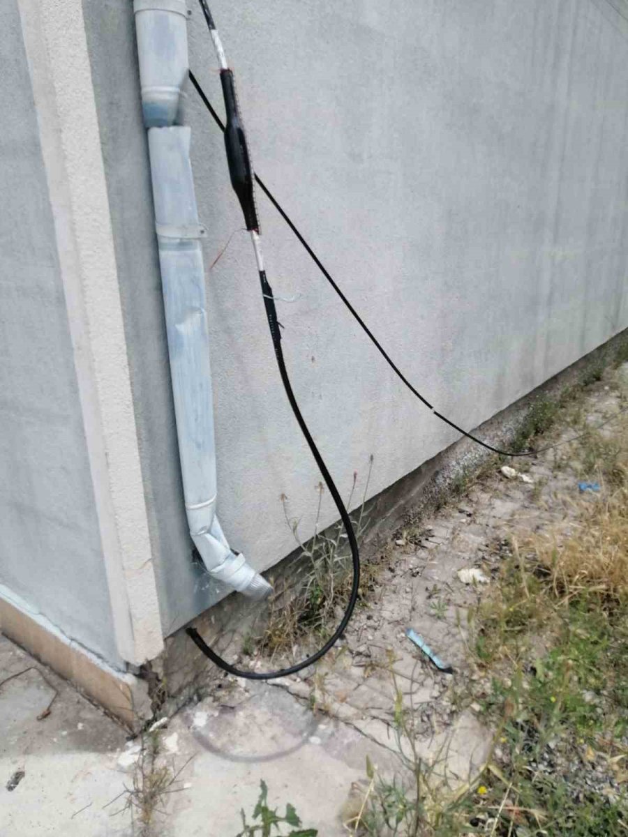 Çalınan Telefon Ve İnternet Kabloları Esnafı İletişimsiz Bıraktı