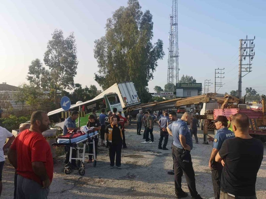 Mersin’de 2 Kişinin Öldüğü, 27 Kişinin Yaralandığı Feci Kaza Kamerada