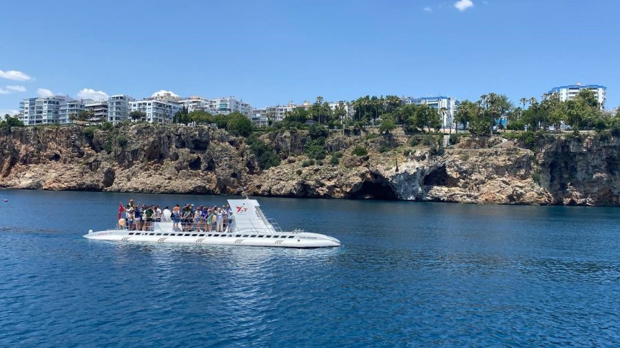 Türkiye’nin İlk Turistik Denizaltısı 18 Bin Turisti Denizin Altına İndirecek