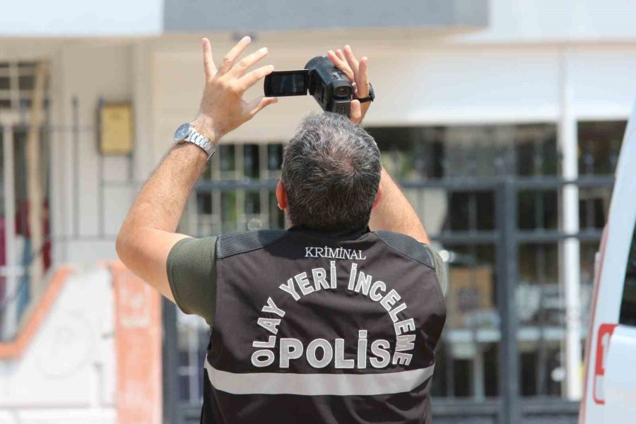 Antalya’da Apartman Yöneticisi Evinde Ölü Bulundu