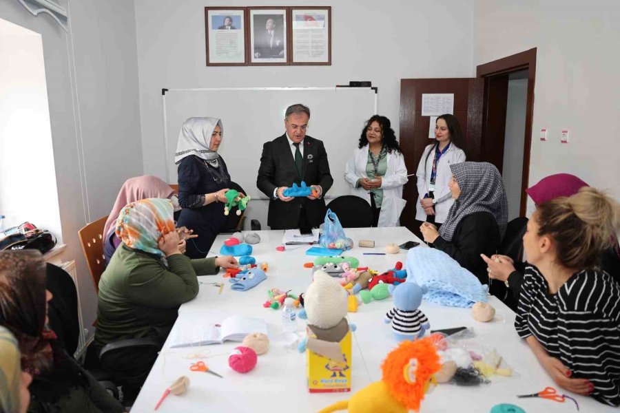 Kadınlar Öğreniyor, Üretiyor, Sosyalleşiyor