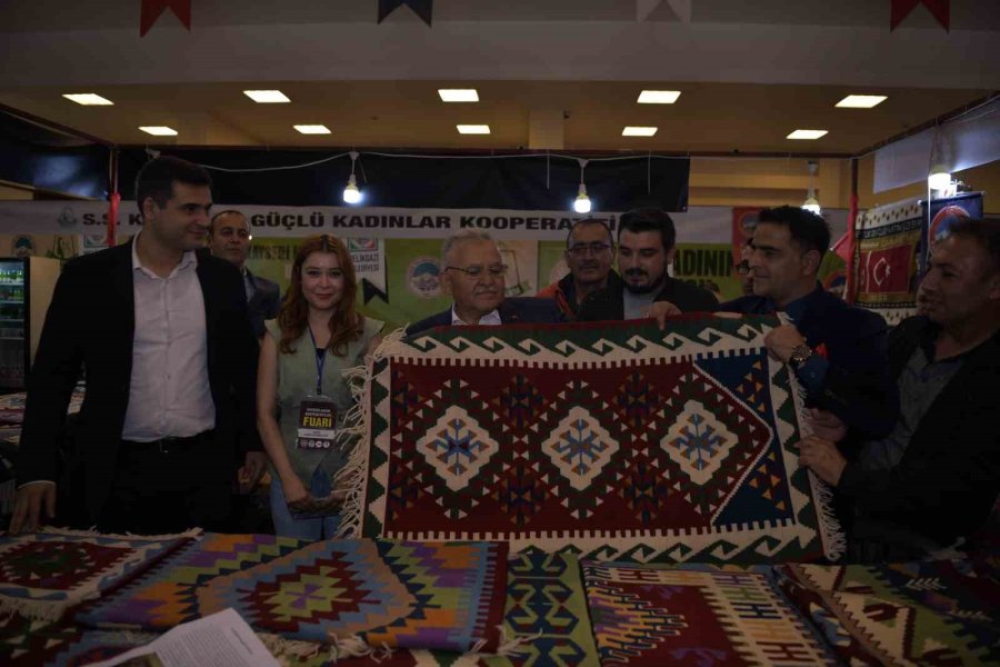 Başkan Büyükkılıç’a Üreten Kadınlardan Teşekkür