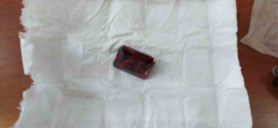 Kendini İstihbaratçı Olarak Tanıtıp Kral Dairesinde Kalan Dolandırıcı Yakalandı