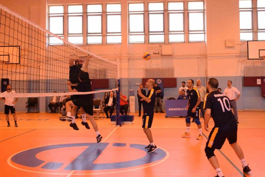 Personel Voleybol Turnuvası Şampiyonu Aöf Oldu