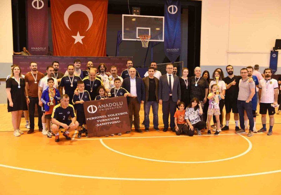 Personel Voleybol Turnuvası Şampiyonu Aöf Oldu