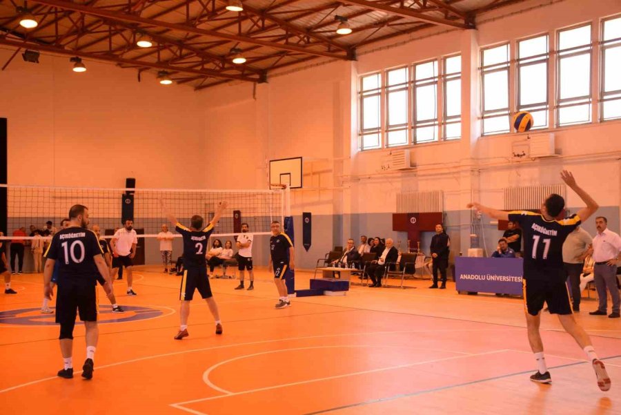 Personel Voleybol Turnuvası Şampiyonu Aöf Oldu