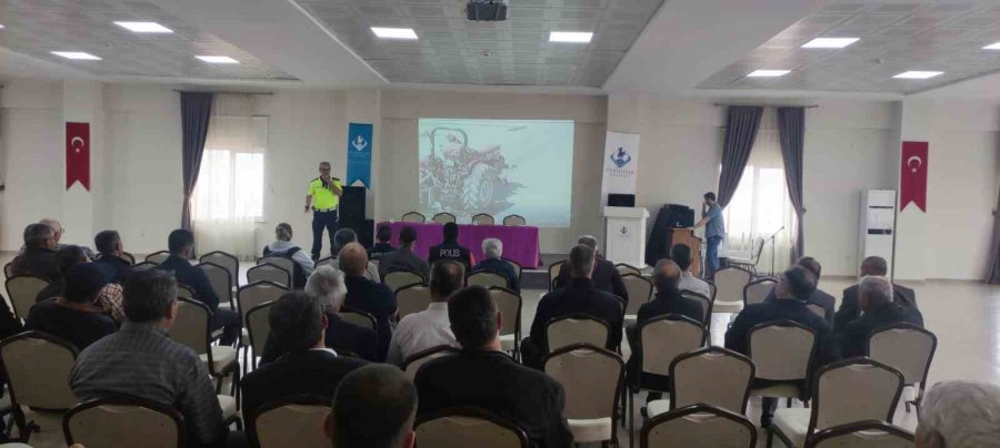 Çiftçilere Trafik Eğitimi Verildi