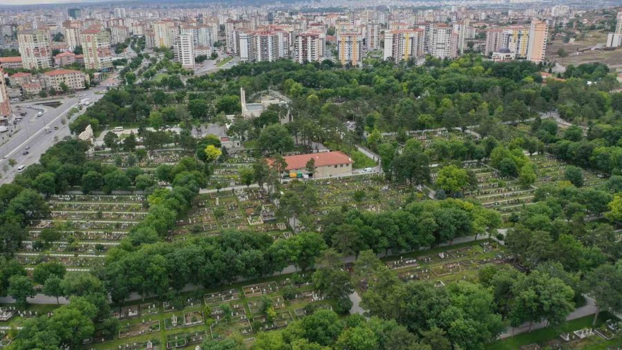 Kayseri Büyükşehir Mezarlıkları Bayrama Hazır Hale Getirdi