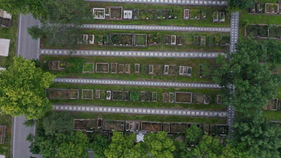 Kayseri Büyükşehir Mezarlıkları Bayrama Hazır Hale Getirdi