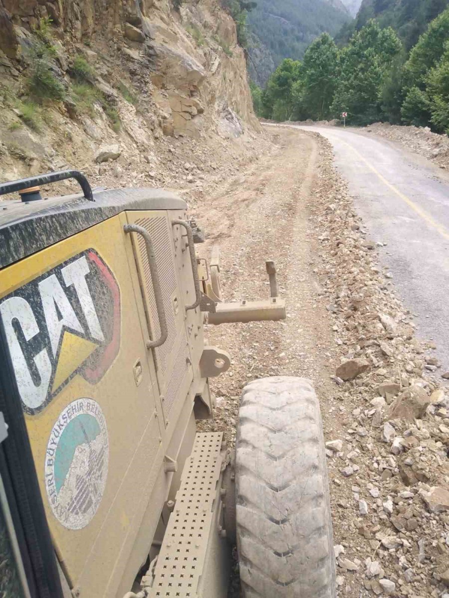 Büyükşehir, Çalışma Yapılan Kapuzbaşı Şelaleleri Yolunu Bayram Boyunca Ulaşıma Açtı