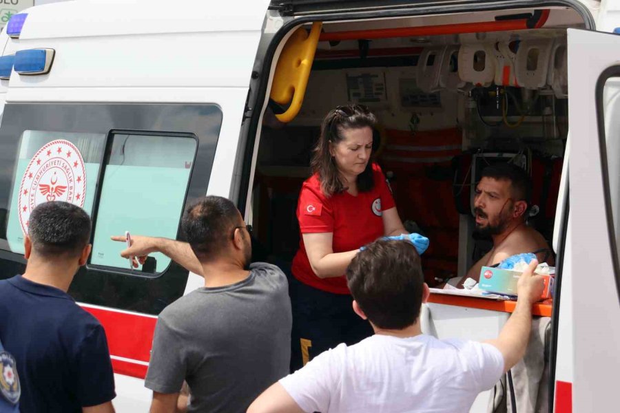 Otomobildeki Kardeşlere Kanlı Pusu: 2 Yaralı