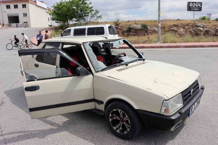 Otomobildeki Kardeşlere Kanlı Pusu: 2 Yaralı