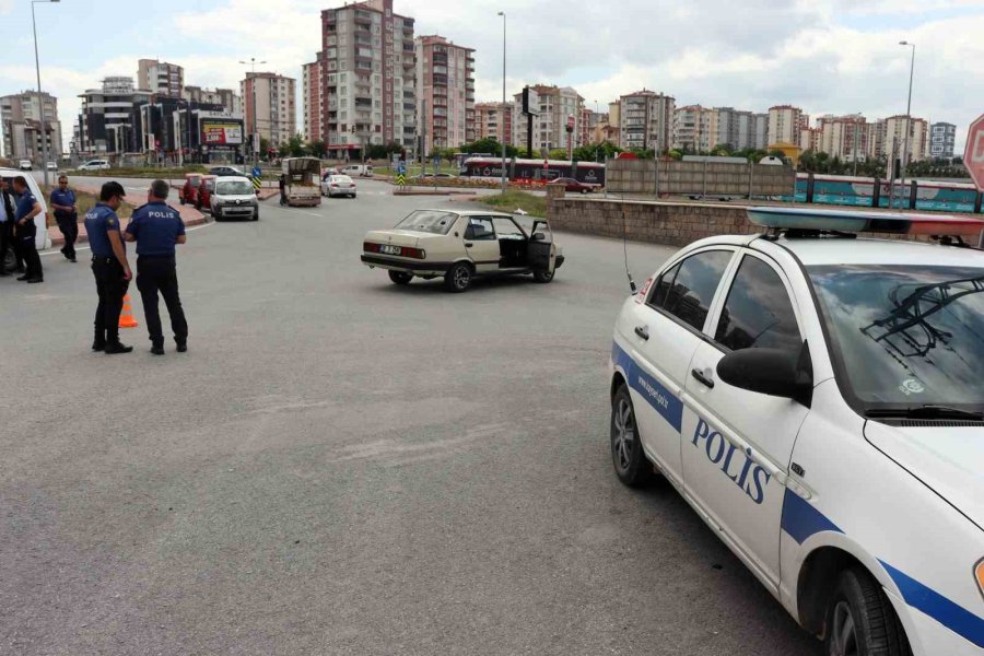 Otomobildeki Kardeşlere Kanlı Pusu: 2 Yaralı