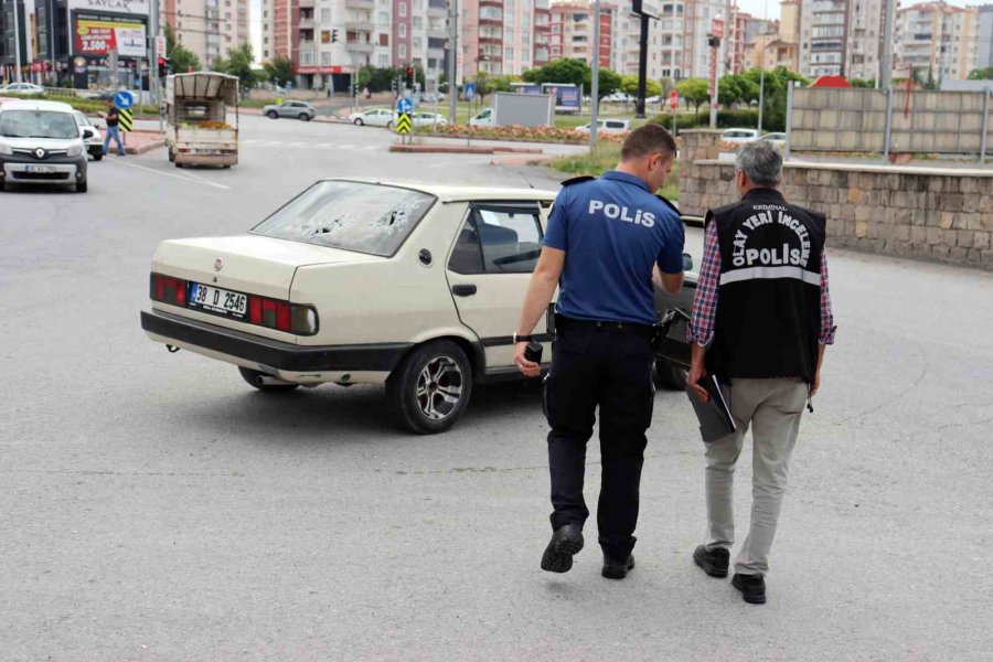 Otomobildeki Kardeşlere Kanlı Pusu: 2 Yaralı
