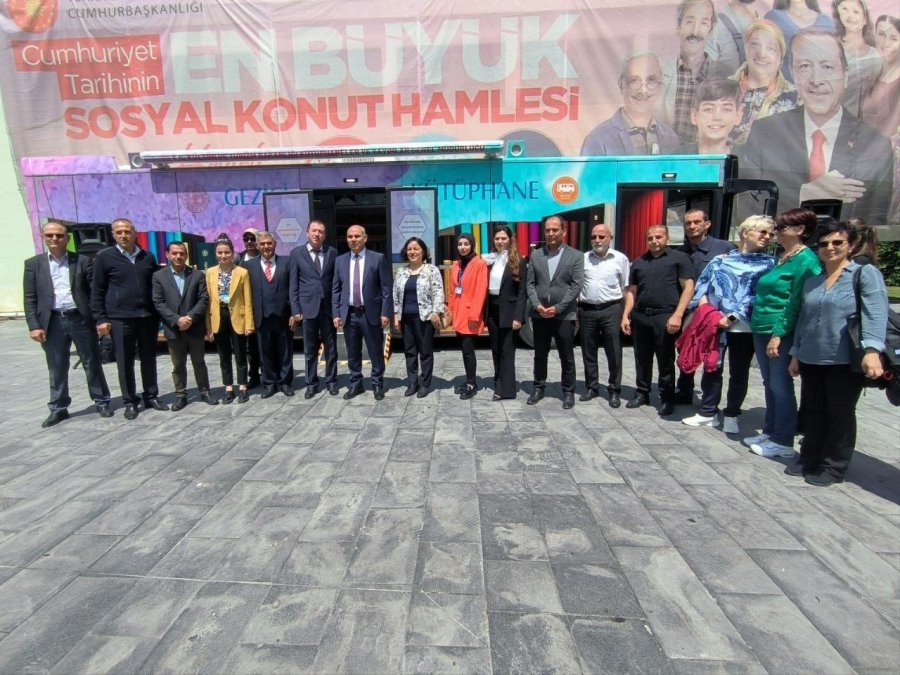 Bu Kütüphane Çocukların Ayağına Gidiyor