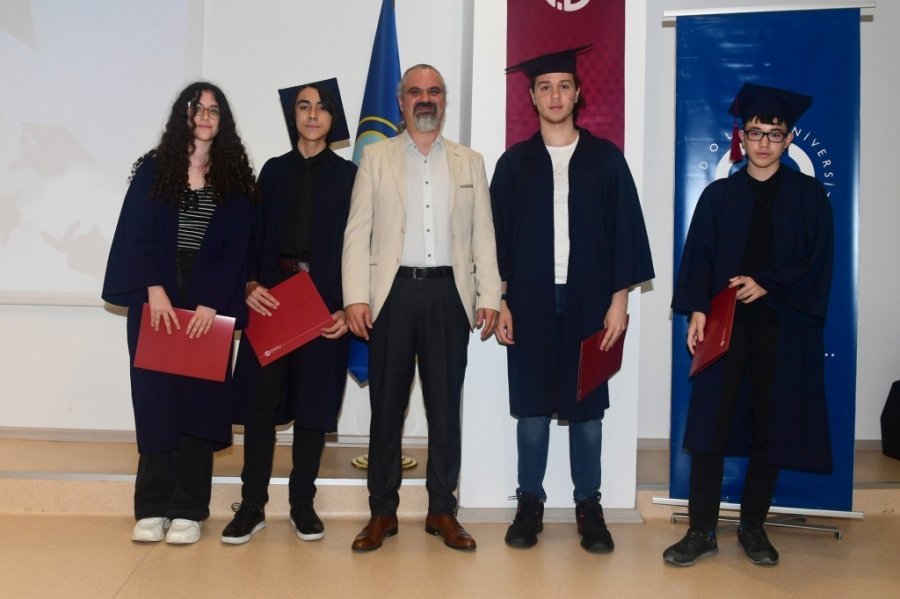 Üyep’li Öğrencilerin Mezuniyet Sevinci