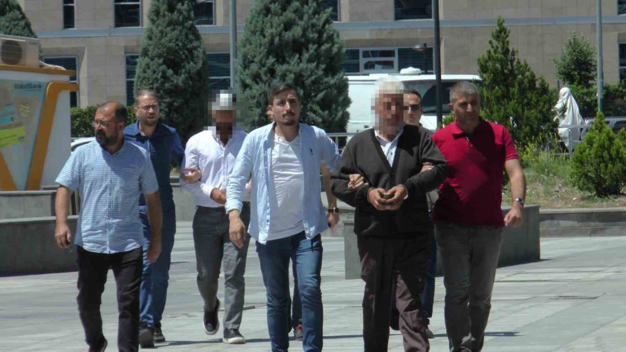 Yolcu Kavgasında Meslektaşını Öldüren Taksici Ve Babası Adliyeye Sevk Edildi