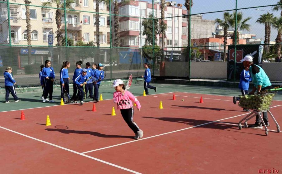 Akdeniz Belediyesi Yaz Spor Okullarında Geleceğin Sporcularını Yetiştiriyor