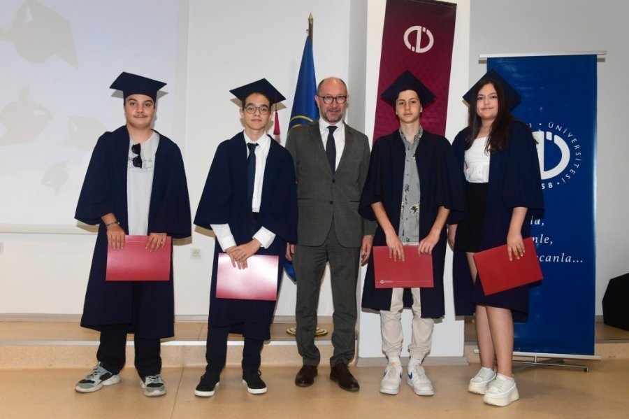 Üyep’li Öğrencilerin Mezuniyet Sevinci