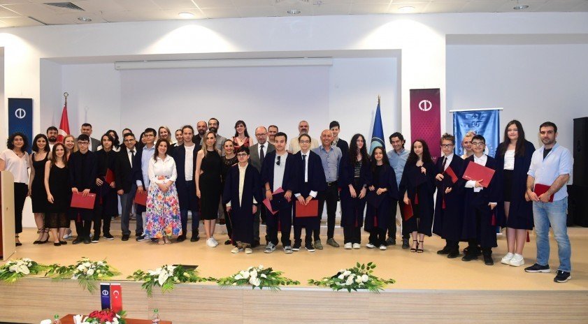 Üyep’li Öğrencilerin Mezuniyet Sevinci