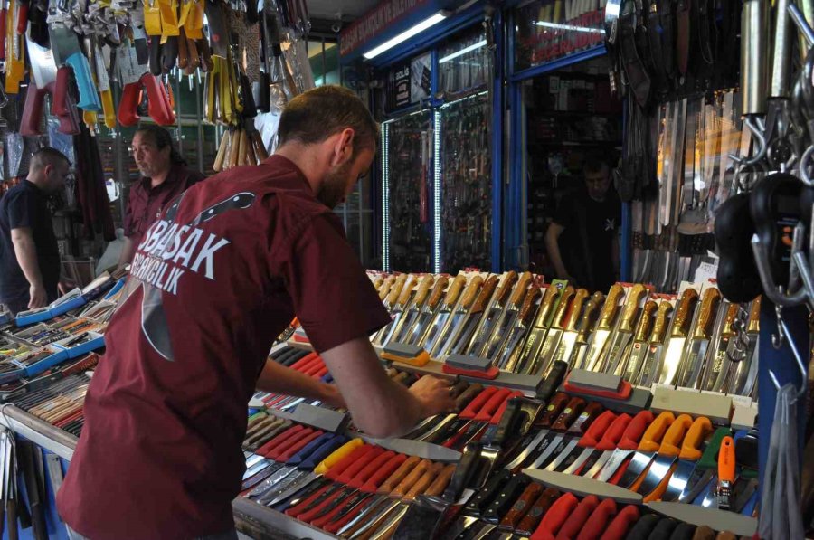 Bıçakçılar Da Sıra Numarası Vermeye Başladı