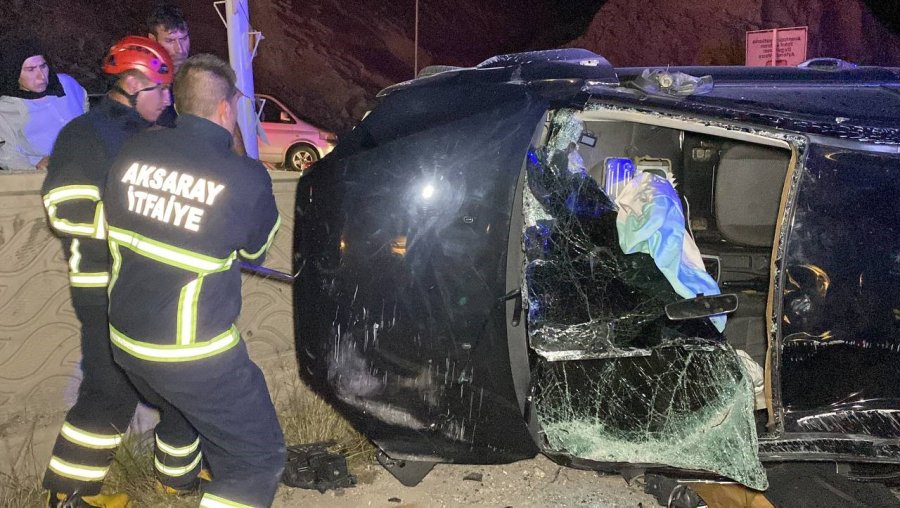 Aksaray’da Otomobil Takla Atıp Duvara Çarptı: 2 Yaralı