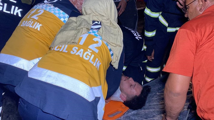 Aksaray’da Otomobil Takla Atıp Duvara Çarptı: 2 Yaralı