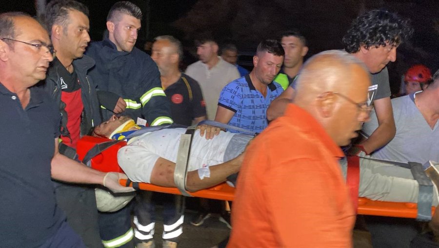 Aksaray’da Otomobil Takla Atıp Duvara Çarptı: 2 Yaralı