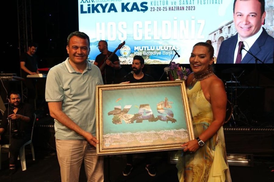 Kaş’ta Demet Akalın Rüzgarı