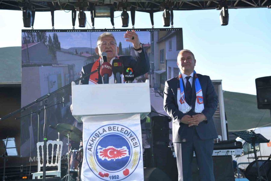 Vali Çiçek Ve Başkan Büyükkılıç, Akkışla Yoğurt Bayramı Ve Kilim Festivali’nde Vatandaşla Buluştu