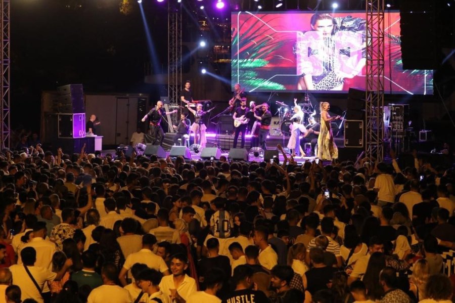 Kaş’ta Demet Akalın Rüzgarı