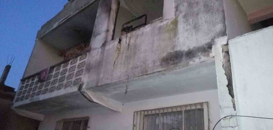 Tarsus’ta Ev Yangını, Bir Ev Kullanılmaz Hale Geldi