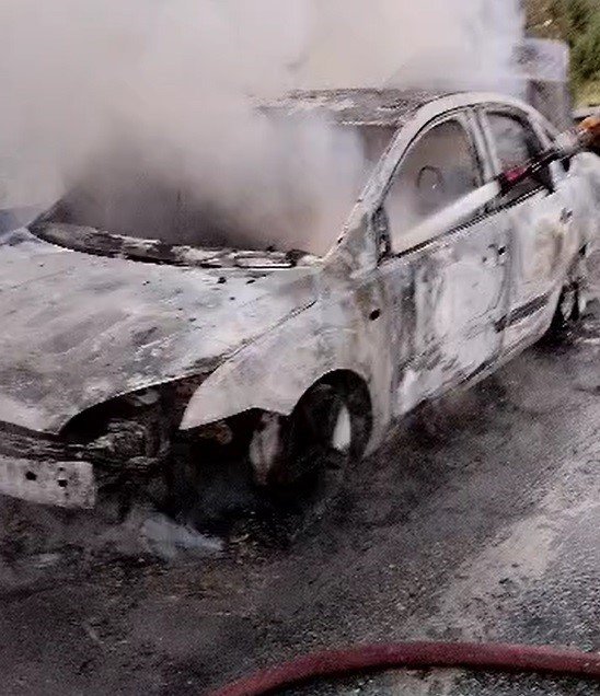 Otoyolda Yanan Araç Kullanılmaz Hale Geldi