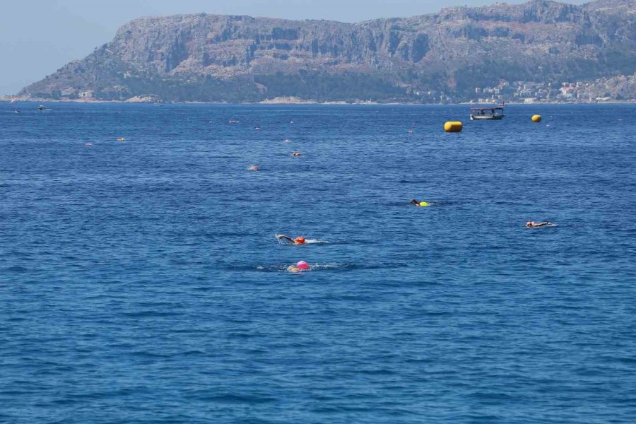 17. Uluslararası Meis-kaş Yüzme Yarışı Yapıldı