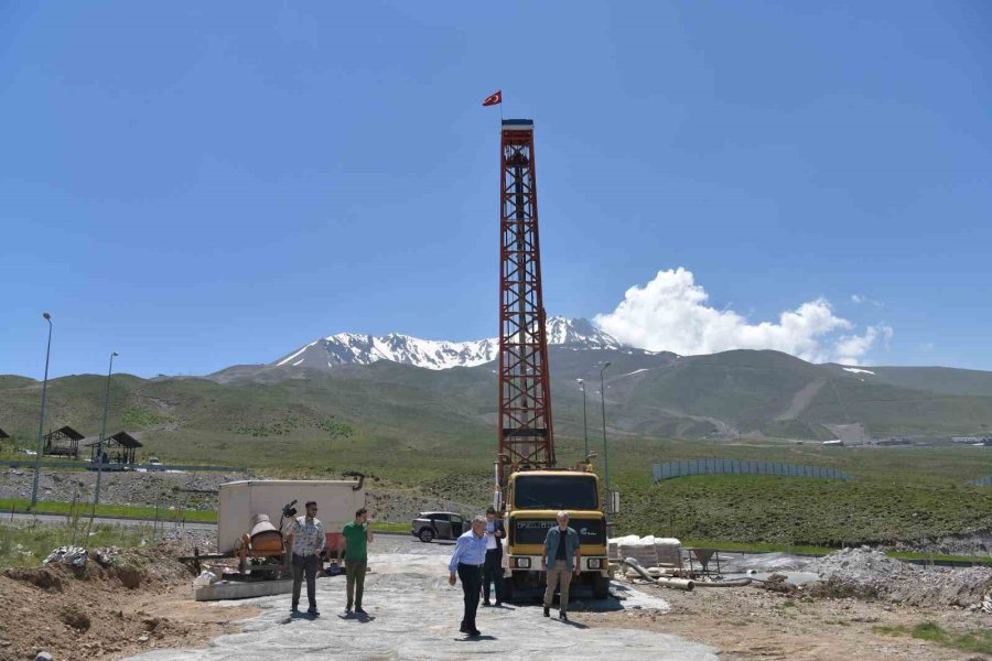 Erciyes’te Jeotermal Kuyu Çalışmaları Tüm Hızıyla Devam Ediyor