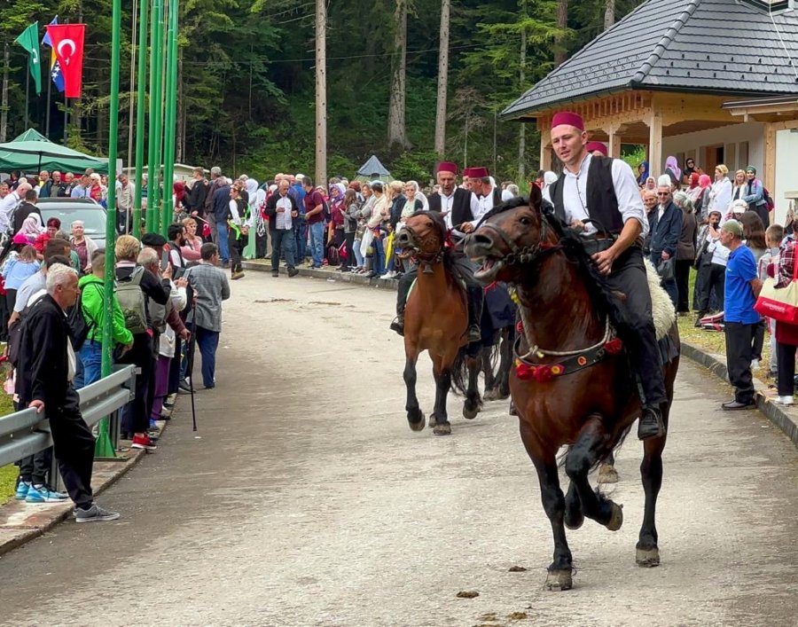 Başkan Pekyatırmacı Bosna Hersek’te Ayvaz Dede Şenlikleri’ne Katıldı
