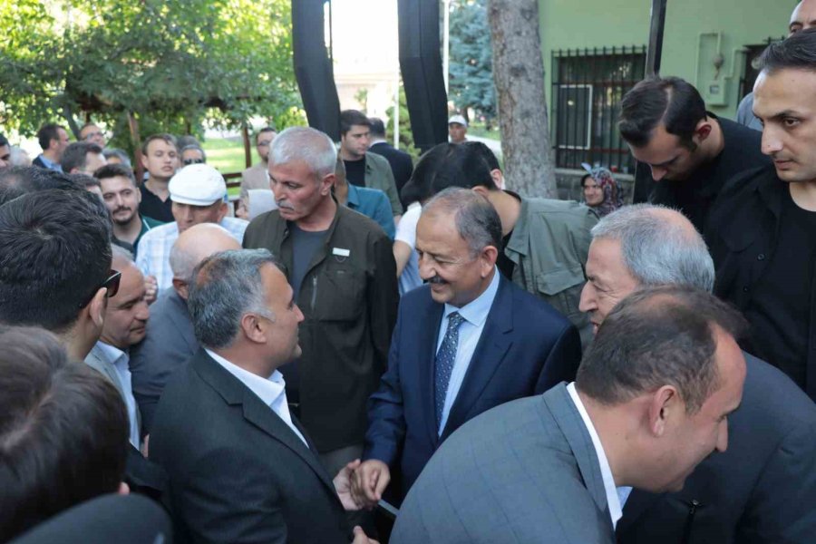 Ak Partililer Bayramlaştı