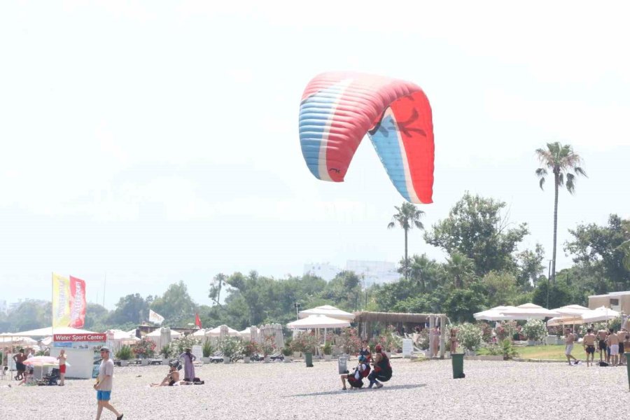 Dünyaca Ünlü Sahil Tatilci Akınına Uğradı, Kalabalığın Arasında Kalan Hintli Kız "kendimi Hindistan’da Gibi Hissediyorum" Dedi