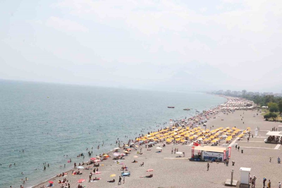 Dünyaca Ünlü Sahil Tatilci Akınına Uğradı, Kalabalığın Arasında Kalan Hintli Kız "kendimi Hindistan’da Gibi Hissediyorum" Dedi