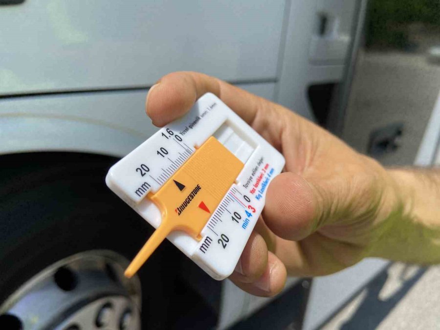 Trafik Ekiplerinden Yolculara Hayat Kurtaran Uyarı