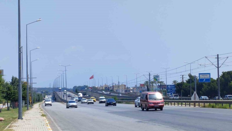 Antalya’nın Tatilcileri Havayolunu Tercih Etti