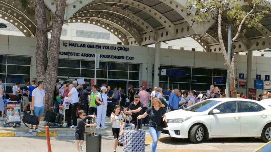 Antalya’nın Tatilcileri Havayolunu Tercih Etti