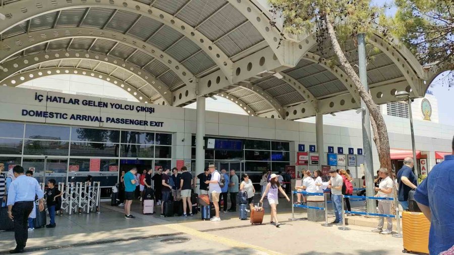 Antalya’nın Tatilcileri Havayolunu Tercih Etti