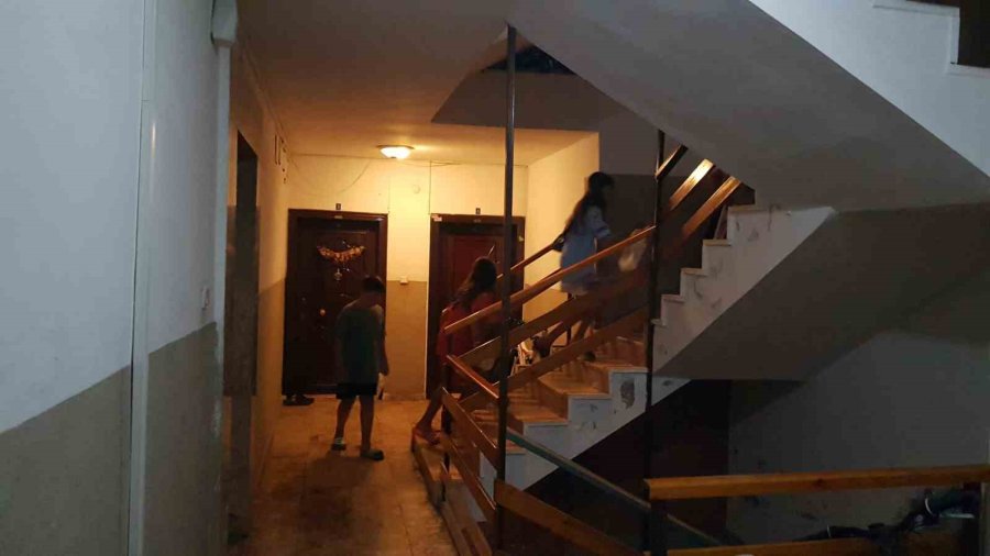 Alanya’ya Tatile Gelen Turist Çocuklar Türk Çocuklarla Birlikte Şeker Topladı