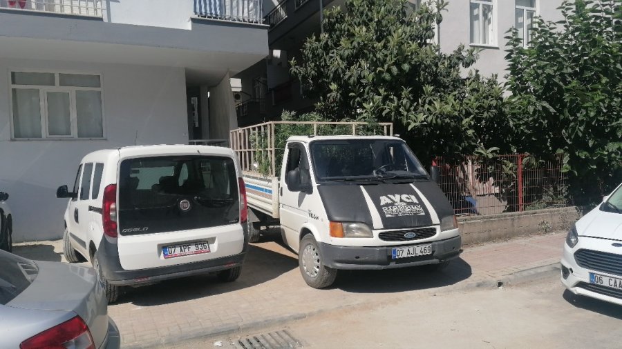 Karşılıklı İki Daireyi Aynı Anda Kiraladı, Birinde Oturdu Diğerinde Laboratuvar Kurup Uyuşturucu Yetiştirdi