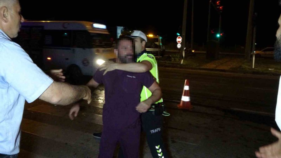 İki Aracın Hurdaya Döndüğü Kazada Alkollü Çıkan Diş Hekimine Meydan Dayağı