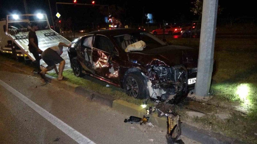 İki Aracın Hurdaya Döndüğü Kazada Alkollü Çıkan Diş Hekimine Meydan Dayağı