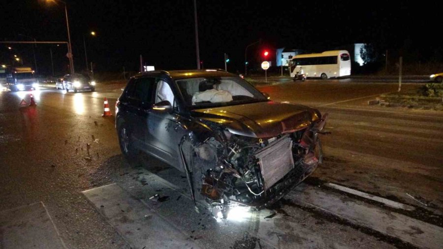 İki Aracın Hurdaya Döndüğü Kazada Alkollü Çıkan Diş Hekimine Meydan Dayağı