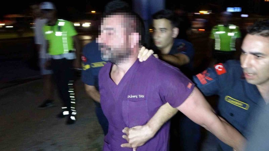 İki Aracın Hurdaya Döndüğü Kazada Alkollü Çıkan Diş Hekimine Meydan Dayağı