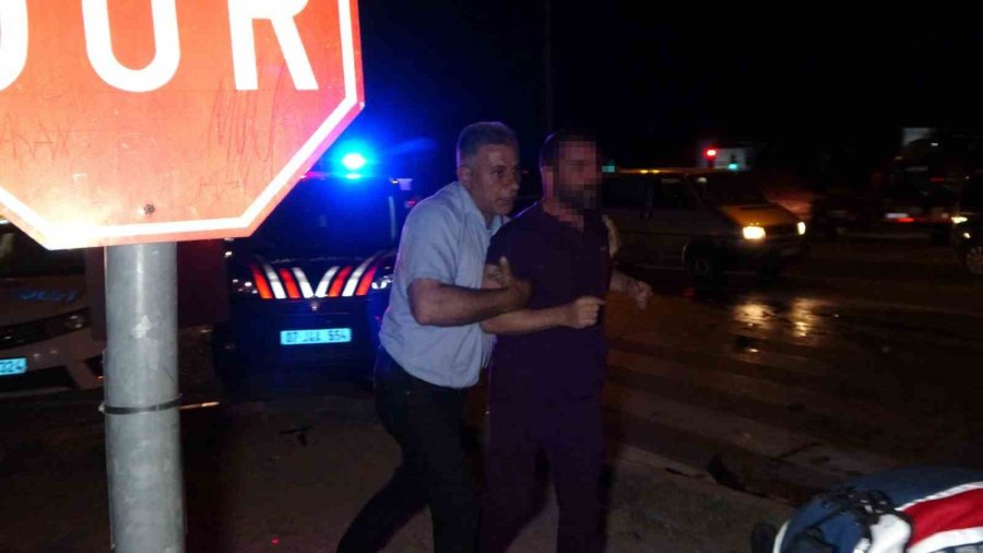 İki Aracın Hurdaya Döndüğü Kazada Alkollü Çıkan Diş Hekimine Meydan Dayağı